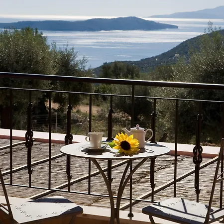 Villa Armeno - Maria Sivota